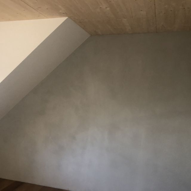 Lehmwand Betonoptik